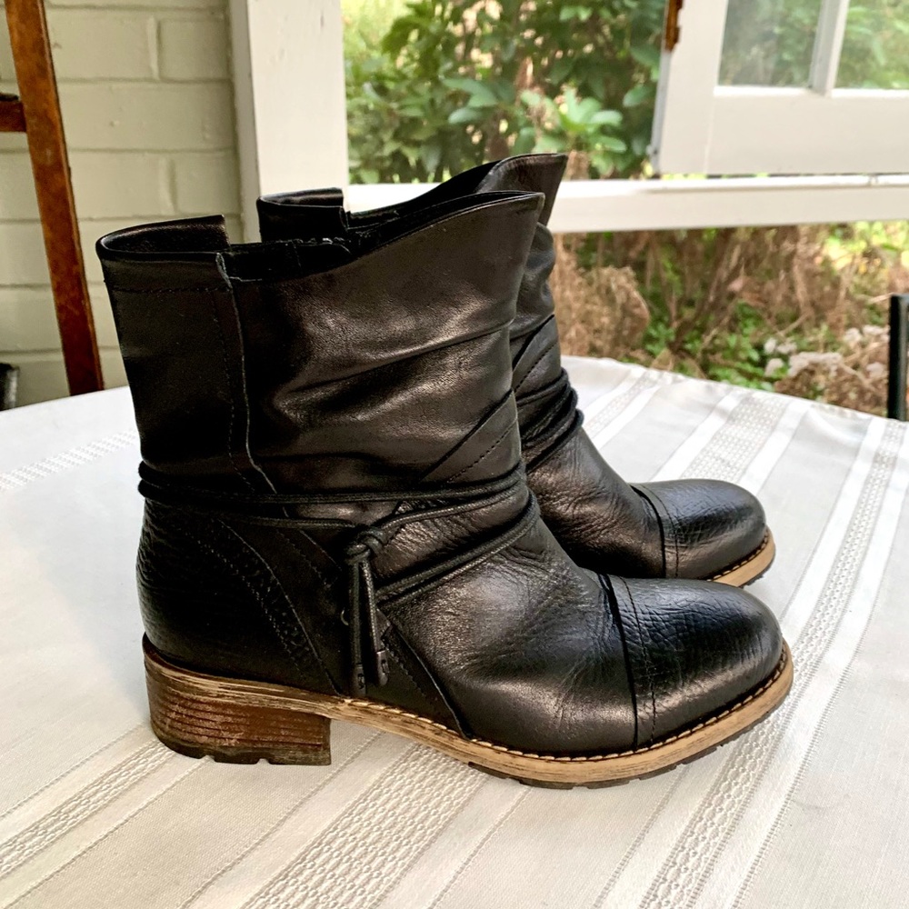 Clarks Volara Dina Black Moto Artisan Ankle Boots EUC